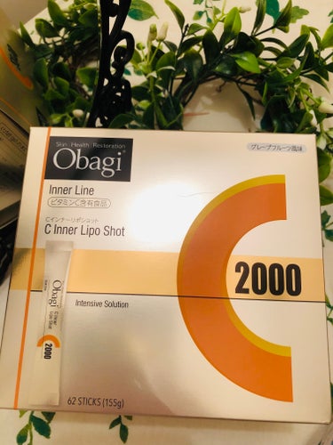 オバジC インナーリポショットを飲んでみました。
キラッと光るゴールドのボックスに入っています。
中には個包装になったスティックが入っていますよ。
６２本入っています。
持ち運びもしやすいようになってい
