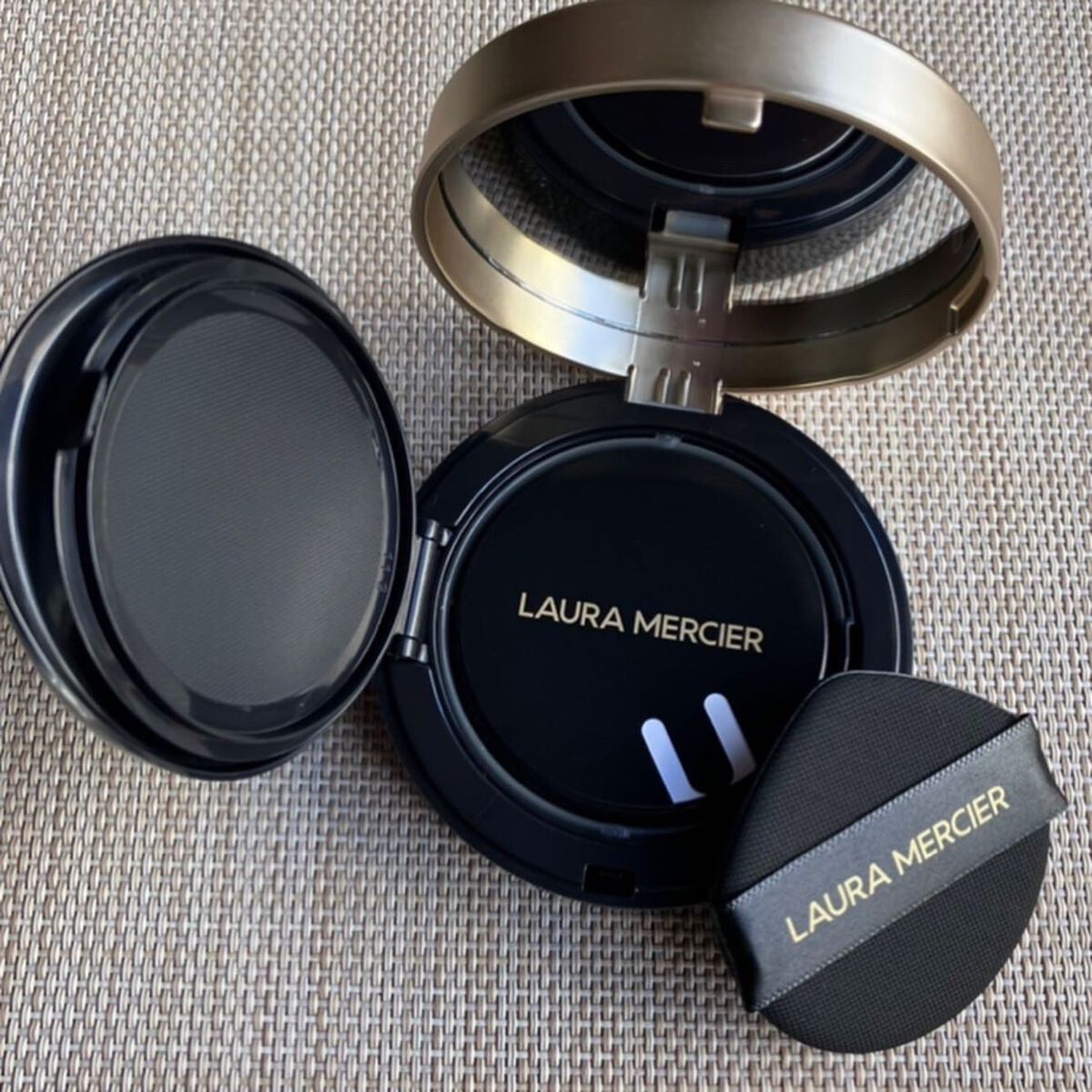 フローレス ルミエール ラディアンス パーフェクティング クッション/ローラ メルシエ/クッションファンデーションを使ったクチコミ（1枚目）