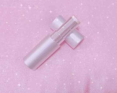 RMK グロースティック🙌💓✨

涙袋メイクに使える!!と思って購入🙋✨
私はグロースティックを塗る前に,
KATEのダブルラインフェイカーで影を書いてぼかしてグロースティックを塗っています👌💕✨
ぷっ