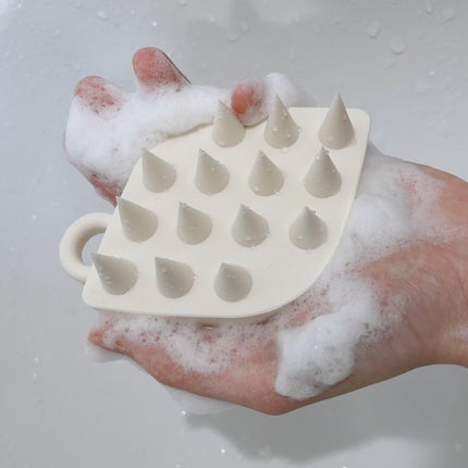 ラサーナ スカルプブラシのクチコミ「ラサーナ スカルプブラシ👩✨
頭皮の状態って、髪はもちろんのことお顔にも影響するので、頭皮ケ.....」(2枚目)