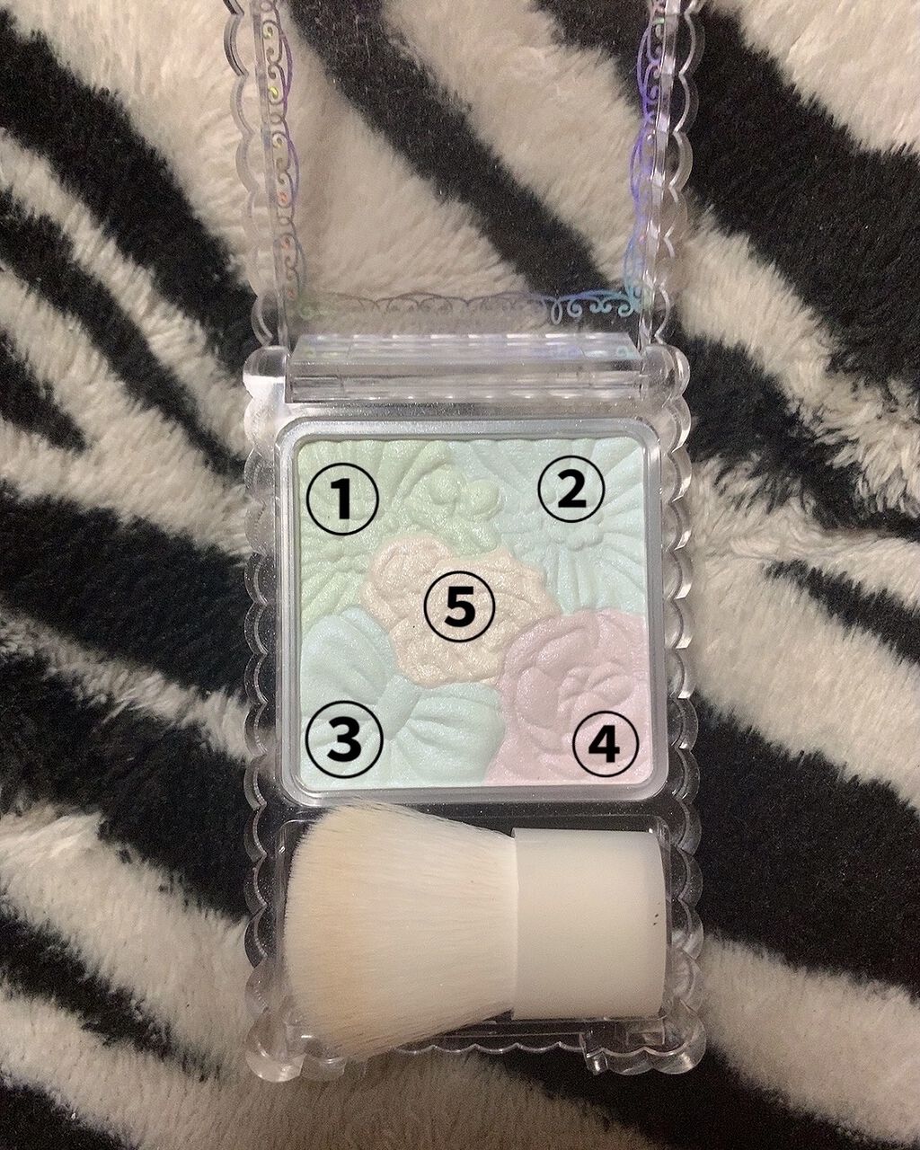 グロウフルールハイライター/キャンメイク/パウダーハイライトを使ったクチコミ（2枚目）