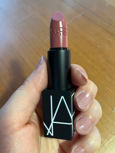 NARS　リップスティック　2944

前回、2941のブラウンベージュっぽい色を買ったので、今回はピンクベージュっぽい色を買いました。

ウルッとしたツヤが出るのでかわいいです。
