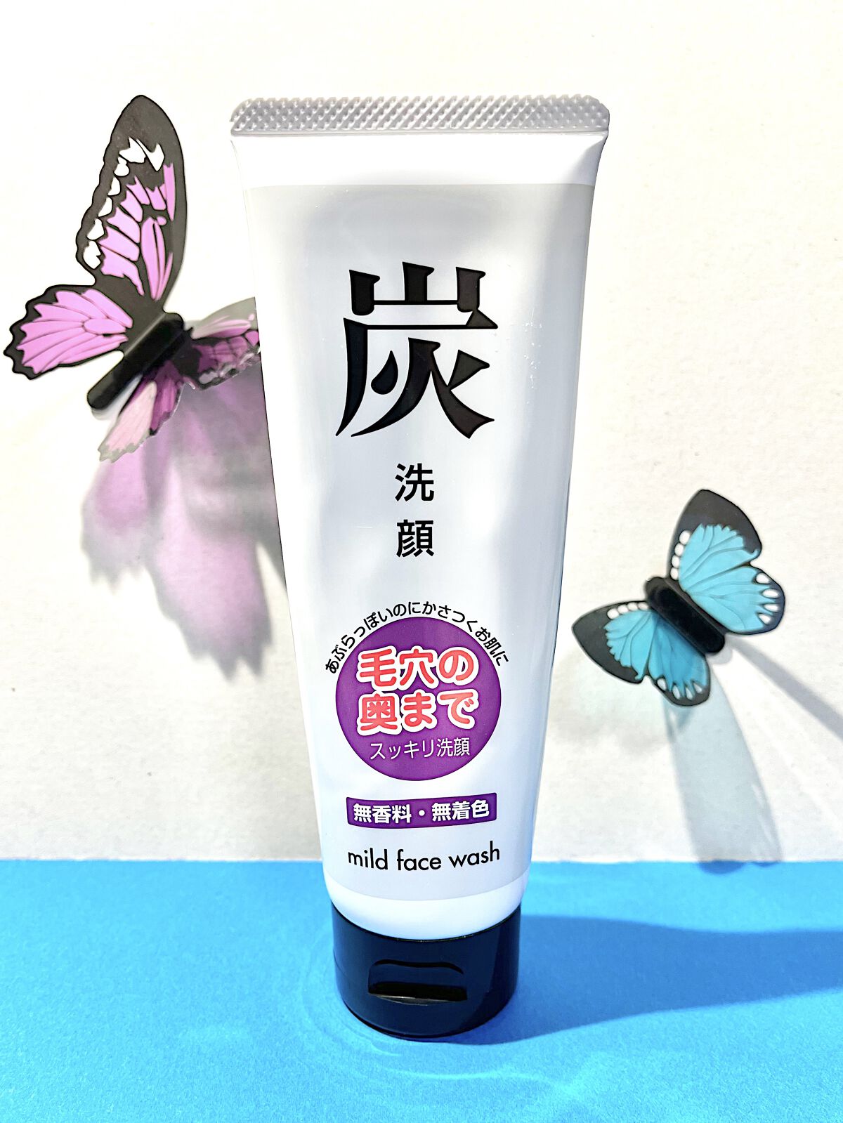 アズマ商事　炭洗顔クリーム 120g

温泉地へ旅行の際に、お土産コーナーにて購入したものです♨️

炭の吸着作用で、毛穴の汚れや余分な皮脂をしっかり洗浄し、保湿成分の和漢植物抽出液が洗浄後のお肌にうるおいを与えてくれます。

一度の洗顔で