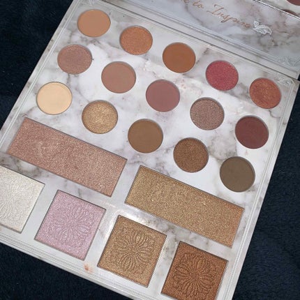 Carli Bybel Deluxe Edition 21 Color Eyeshadow & Highlighter Palette/bh cosmetics/アイシャドウパレットを使ったクチコミ(4枚目)