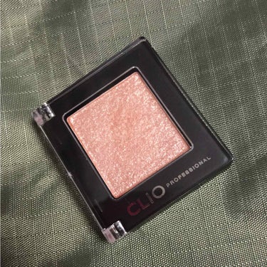 🐷CLIO プロ シングル アイシャドウ🐷
G10 10000₩ 
私はQoo10で800円で購入しました。
カラーは24色展開🙄

こちらはHKTの指原莉乃さんが総選挙でつけていた際に話題になり、最近