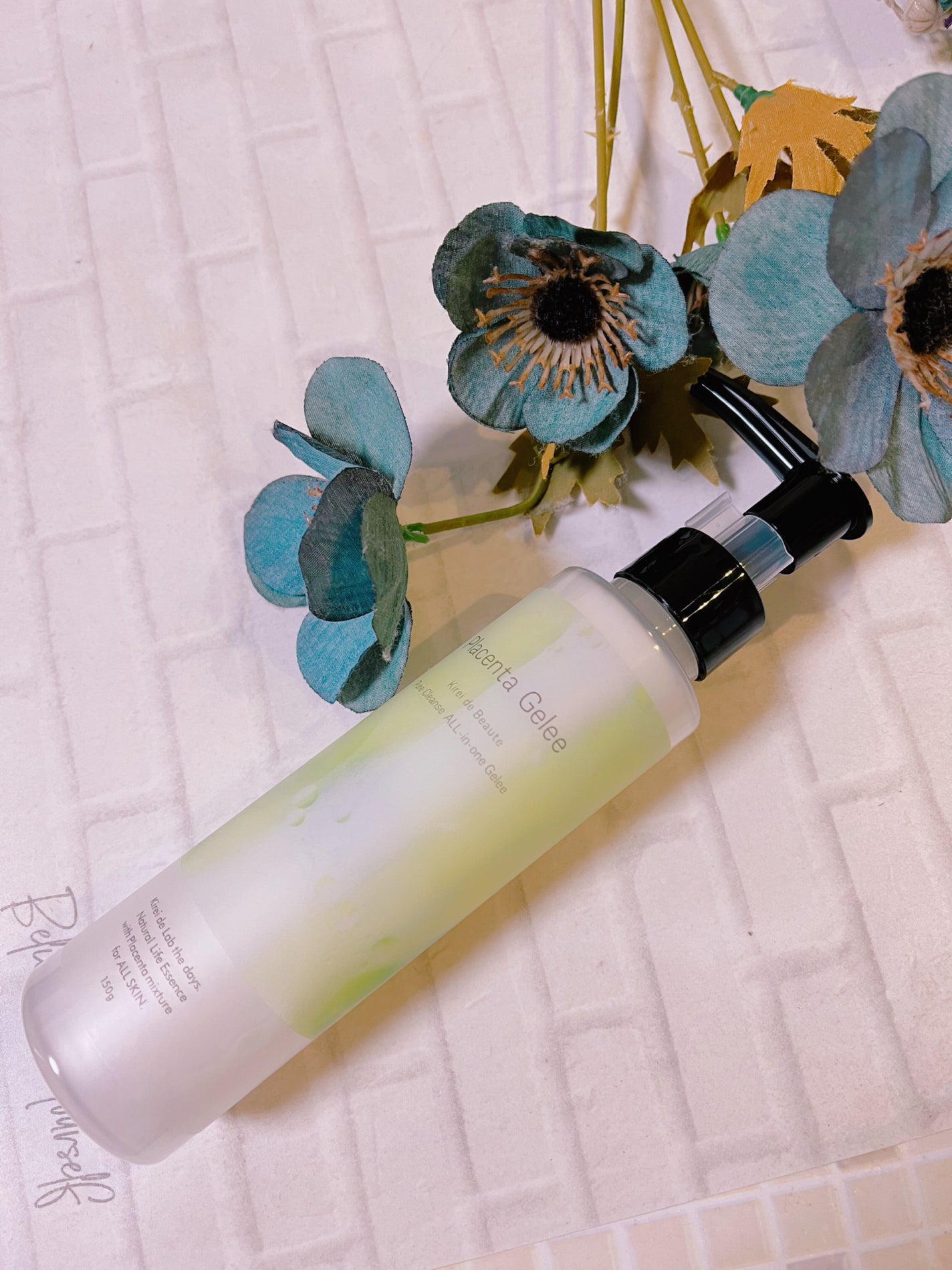 オタネ on LIPS 「ゼリーのようなジェルのようなプルッとした使い心地の#キレイデボ..」(1枚目)