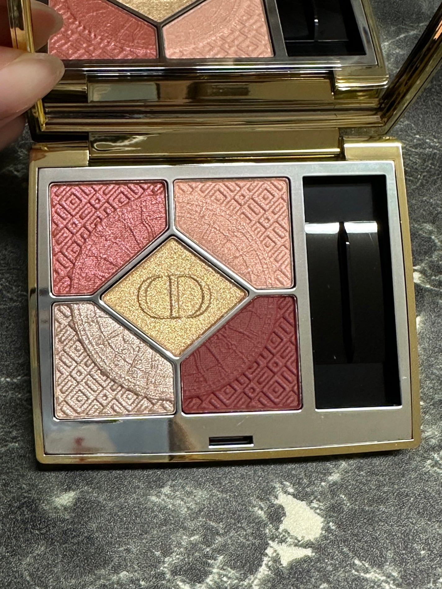 【旧】ディオールショウ サンク クルール(クリスマス コレクション 2024 限定品)/Dior/アイシャドウを使ったクチコミ(6枚目)