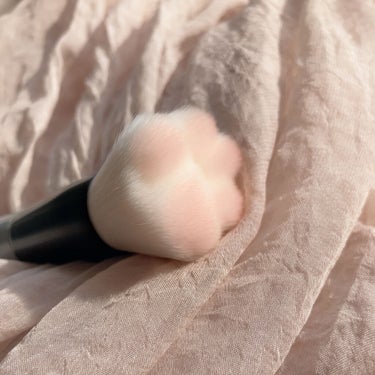 貝印 Nyarming　ねこのメイクブラシのクチコミ「〘 猫の肉球ブラシ 〙



    ⸜  猫の肉球が浮かび上がる  ⸝‍


猫好きさんに全.....」（3枚目）