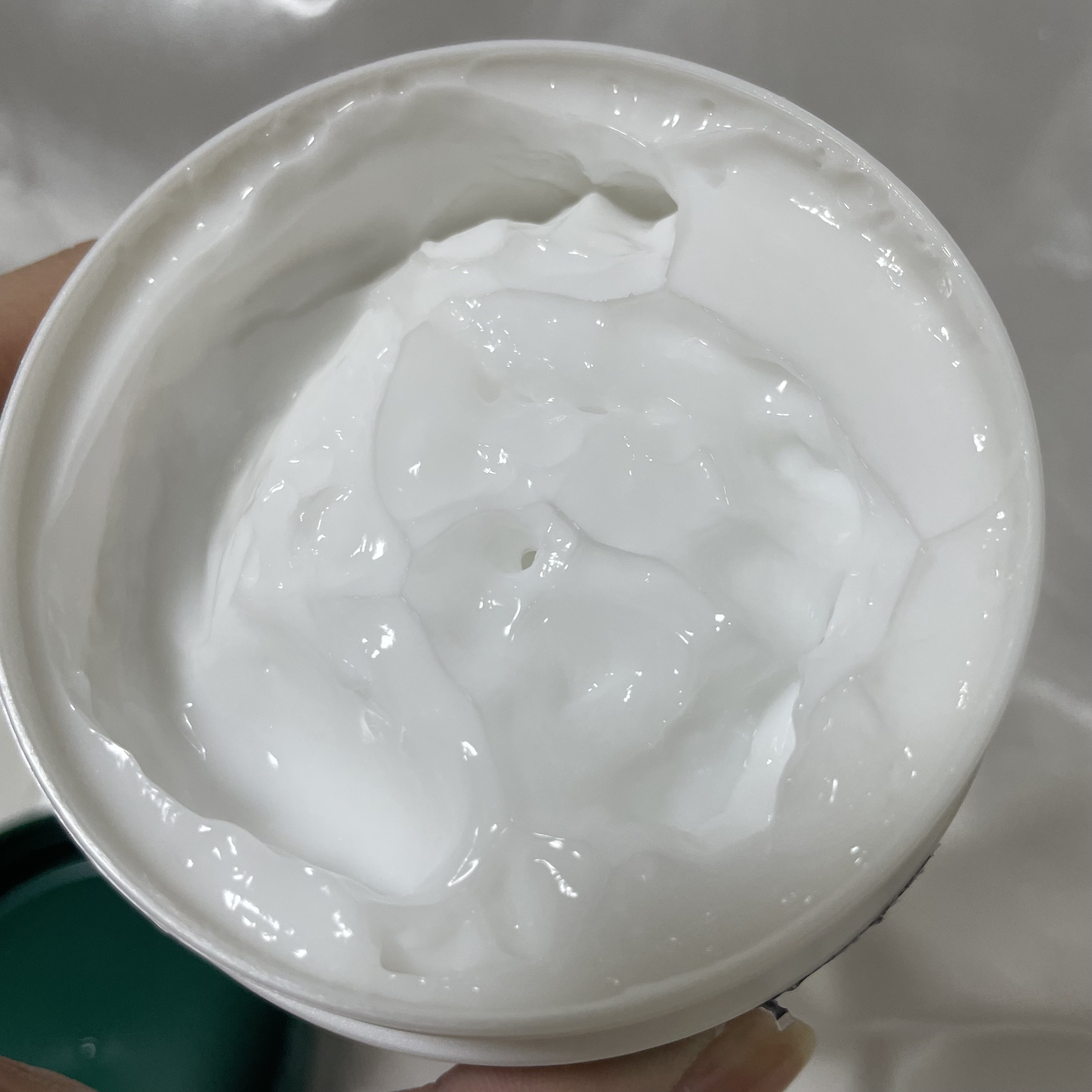 ニュートロジーナ®ノルウェー フォーミュラ インテンスリペア CICA 高保湿クリーム/Neutrogena/フェイスクリームを使ったクチコミ（2枚目）