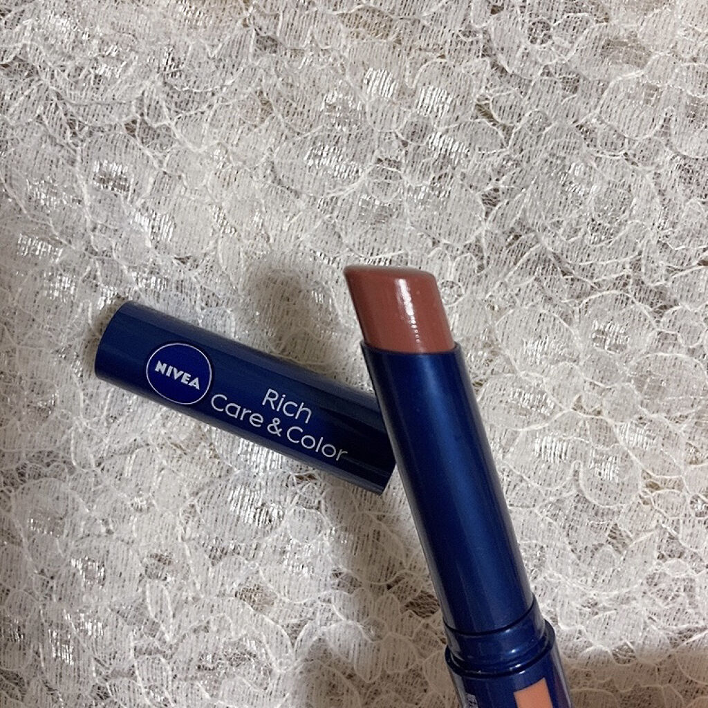 ニベア リッチケア＆カラーリップ グロッシーベージュ/ニベア/リップクリームを使ったクチコミ（2枚目）