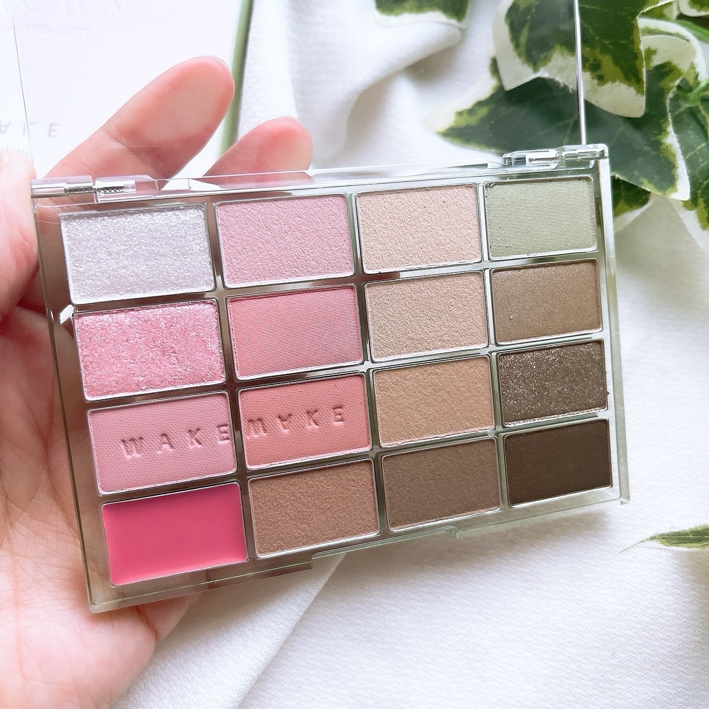 ソフトブラーリングアイパレット/wakemake/アイシャドウパレットを使ったクチコミ（2枚目）