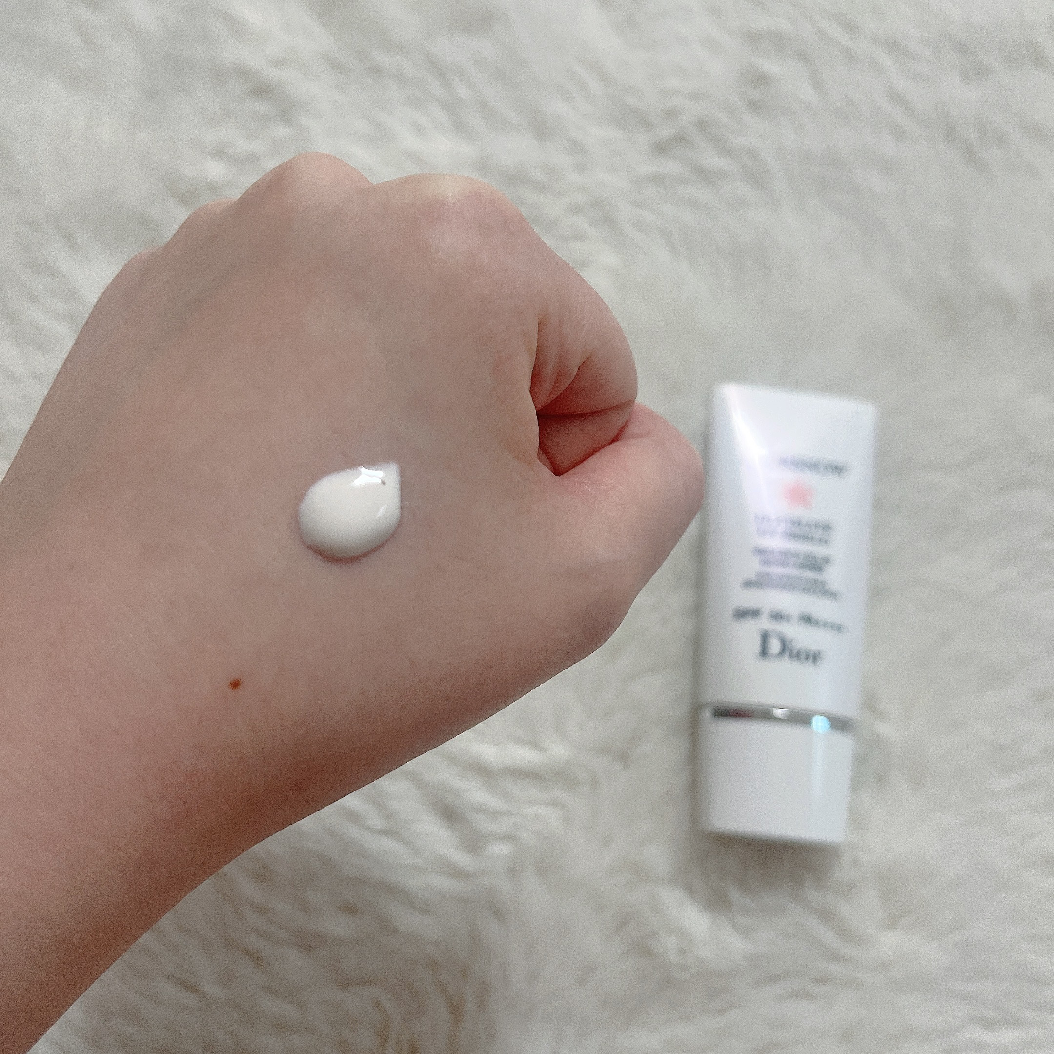 【旧】スノー アルティメット ＵＶシールド 50＋/Dior/日焼け止めミルクを使ったクチコミ（2枚目）