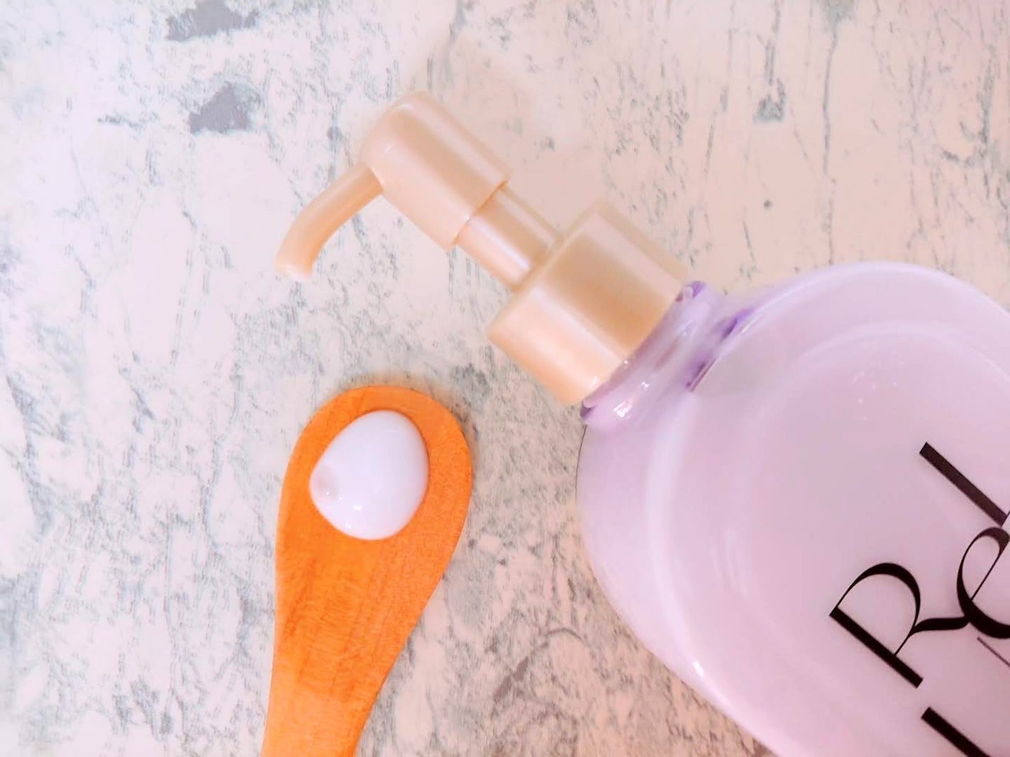 リルーチェスキンミルクローションプリズムリリー/コスメテックスローランド/ボディローションを使ったクチコミ(2枚目)