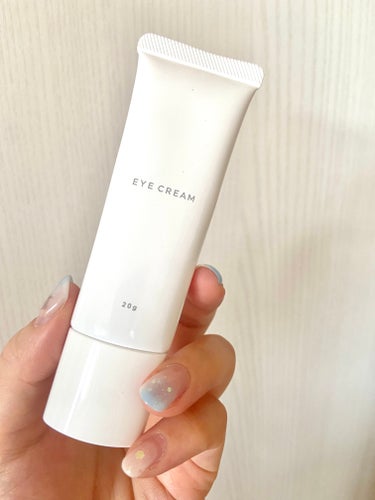 UZU BY FLOWFUSHI EYECREAM 00のクチコミ「・写真２枚目は手に出したところ
・3、4枚目は成分表示などです


୨୧┈┈┈┈┈┈┈┈┈┈┈.....」（1枚目）