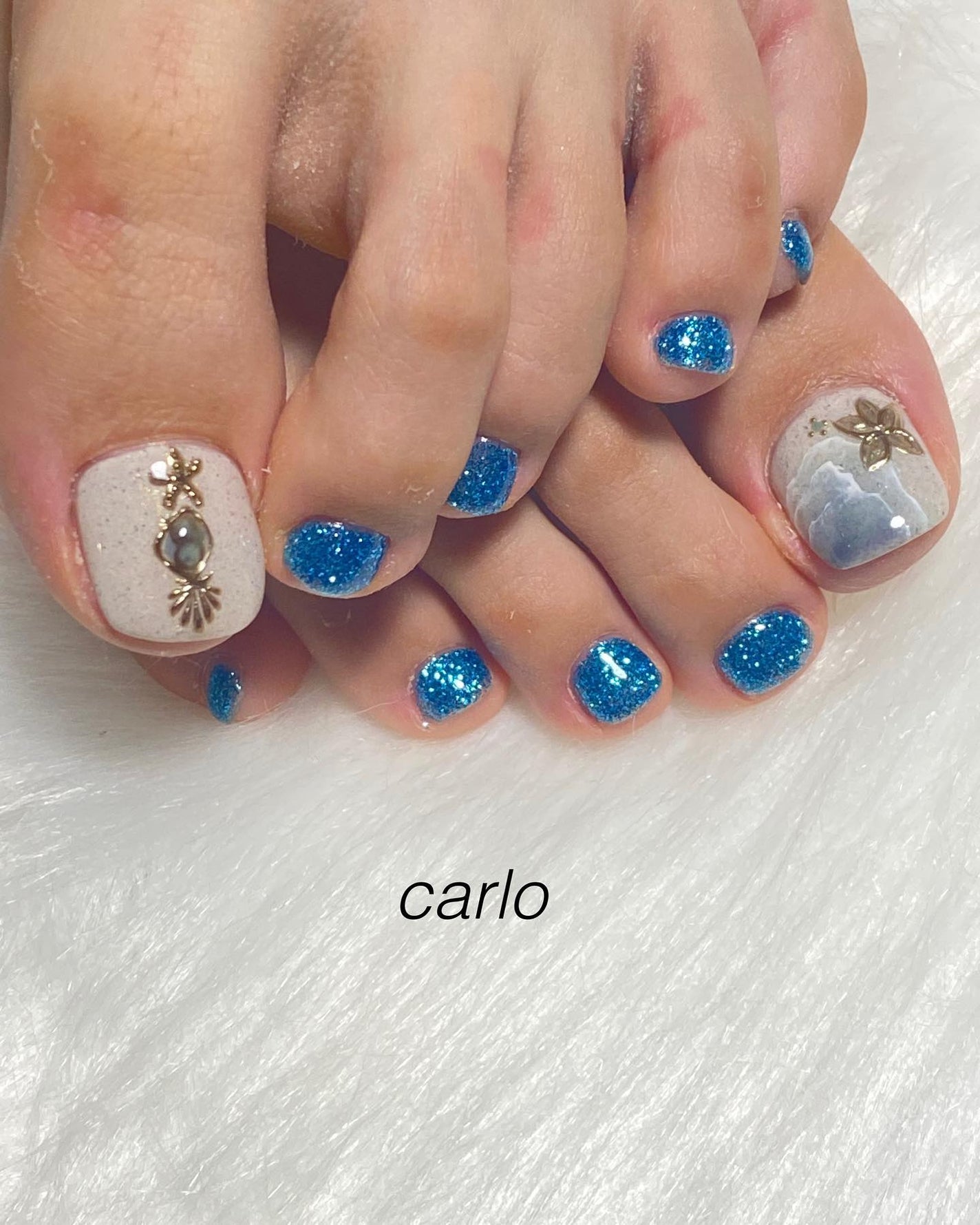 YUKA on LIPS 「【✴︎2本art】所沢市ネイルサロン|Carlo.最後のフット..」(1枚目)