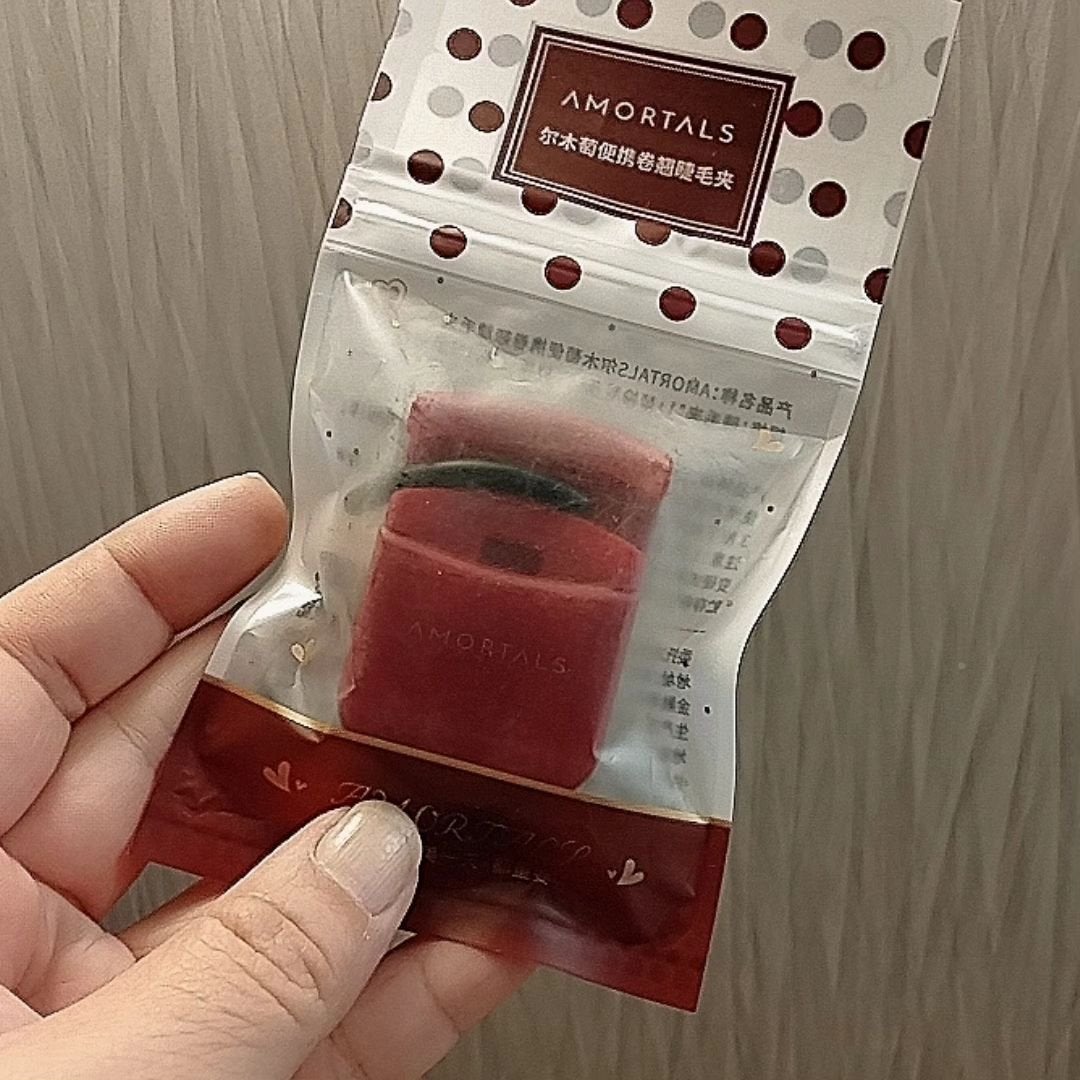 くうたろ on LIPS 「SHEIN購入品/意外としっかりあがるプラ製ビューラー🤫▶▶S..」(4枚目)