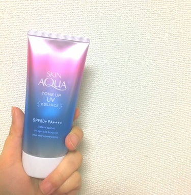 久しぶりの投稿💡
ずっと気になっていて、テスターを使って即買いしてしまいました。笑

📎SKIN AQUA トーンアップUVエッセンス

日焼け止めが昔っから大の苦手で、あの特有のもったりしたテクスチャ