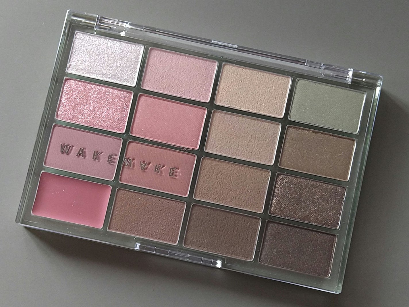 ソフトブラーリングアイパレット/wakemake/アイシャドウパレットを使ったクチコミ(3枚目)