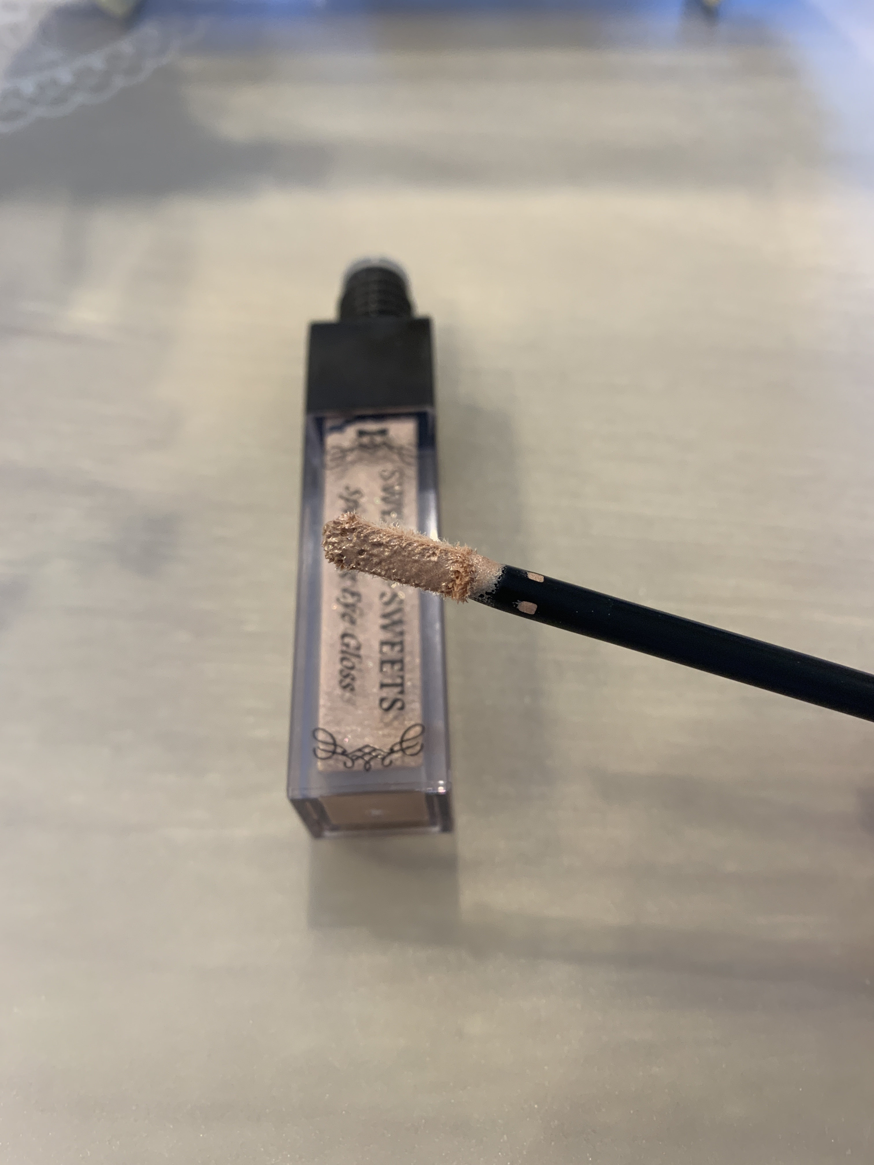 スパークリングアイグロス 01 ミルキーベージュ/スウィーツ スウィーツ/リキッドアイシャドウを使ったクチコミ（2枚目）