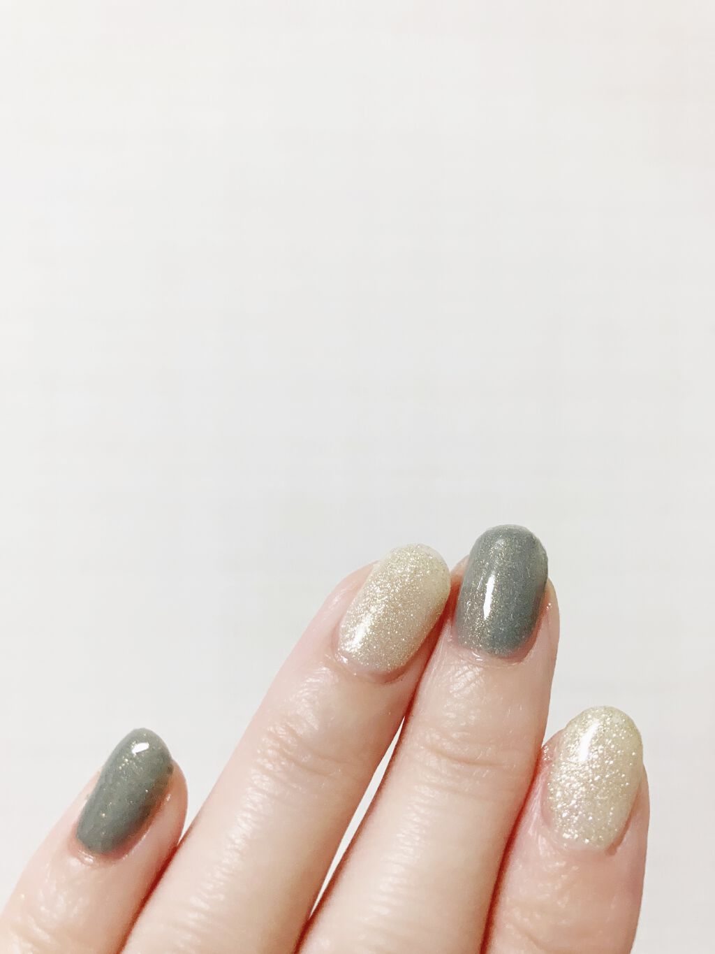 ネイルホリック リミテッドカラー Sparkle ornament GD076/ネイルホリック/マニキュアを使ったクチコミ（2枚目）