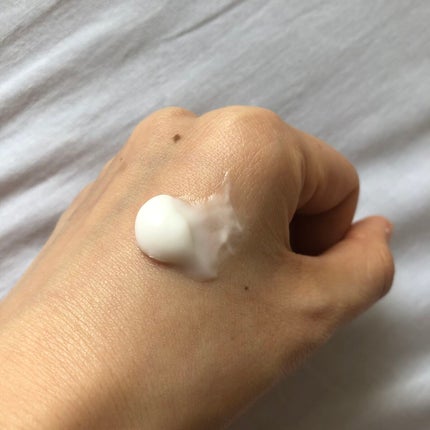 無印良品 3種の植物オイル ボディクリームのクチコミ「\香りは良いけどリピなし!無印のボディクリーム/
柑橘系のような自然な香りに惹かれ購入したの.....」(2枚目)