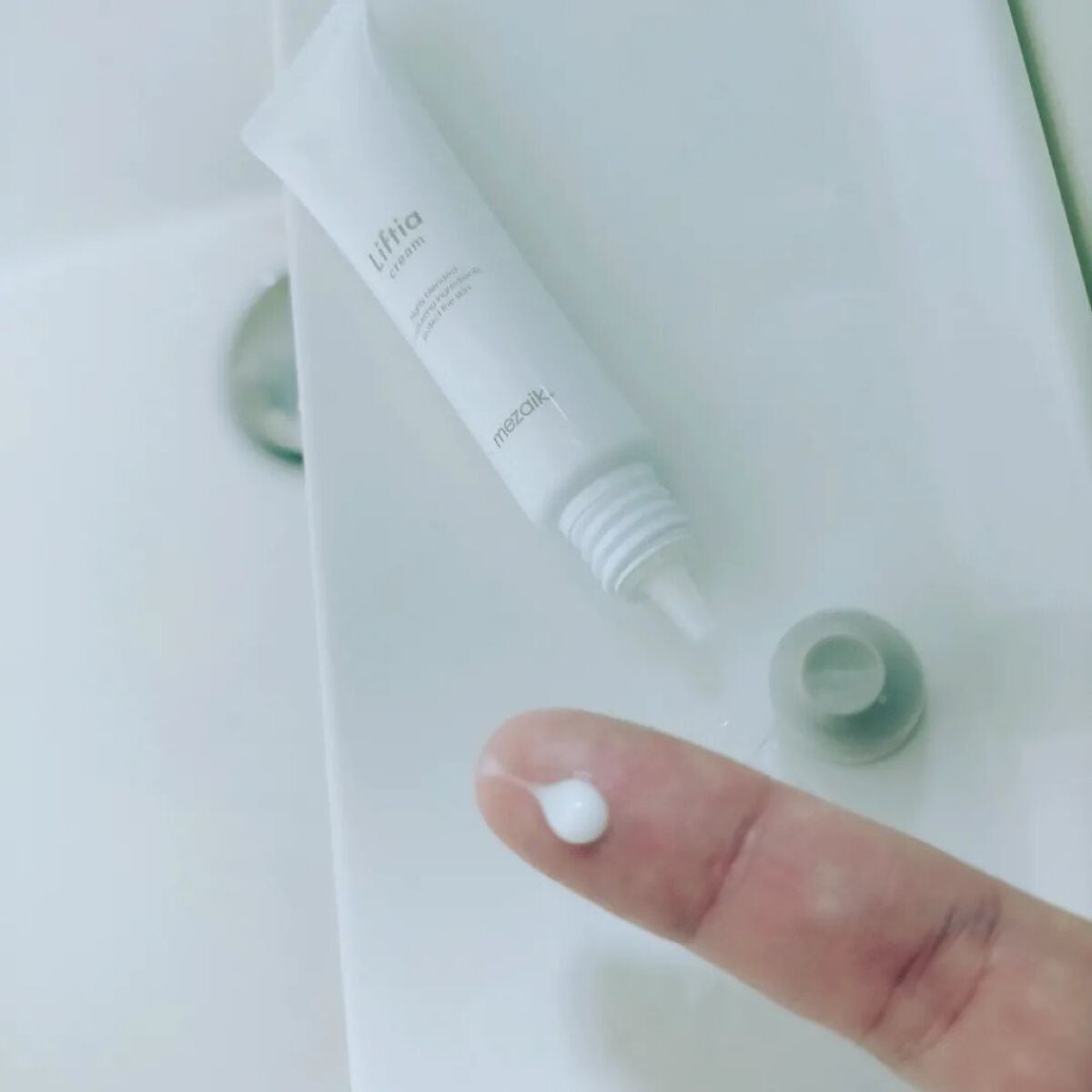 リフティアクリーム(目元用クリーム )/メザイク/アイケア・アイクリームを使ったクチコミ(3枚目)