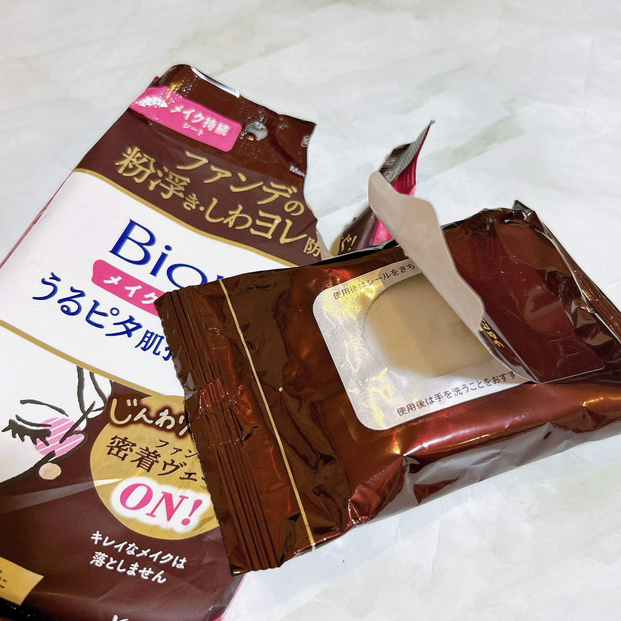 ビオレメイクの上からうるピタ肌持続シート/ビオレ/フェイスシートを使ったクチコミ（2枚目）