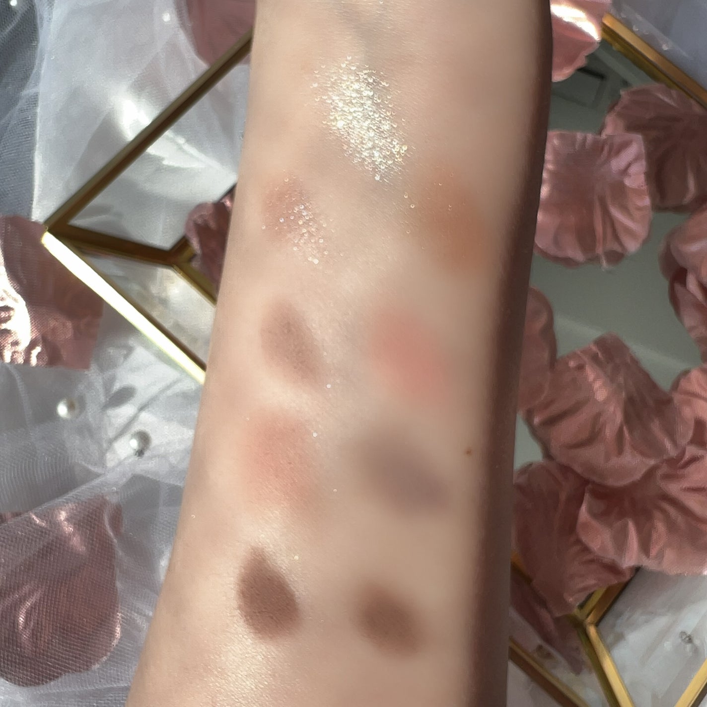 フラワーノーズ リトルエンジェルコレクション 9色アイシャドウパレット/FlowerKnows/アイシャドウパレットを使ったクチコミ(4枚目)