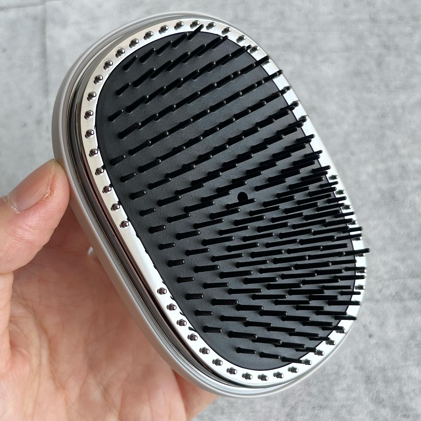 スタイリッシュ ベースアップブラシ（MHB-3070） アッシュグレー/mod's hair/ヘアブラシを使ったクチコミ（3枚目）