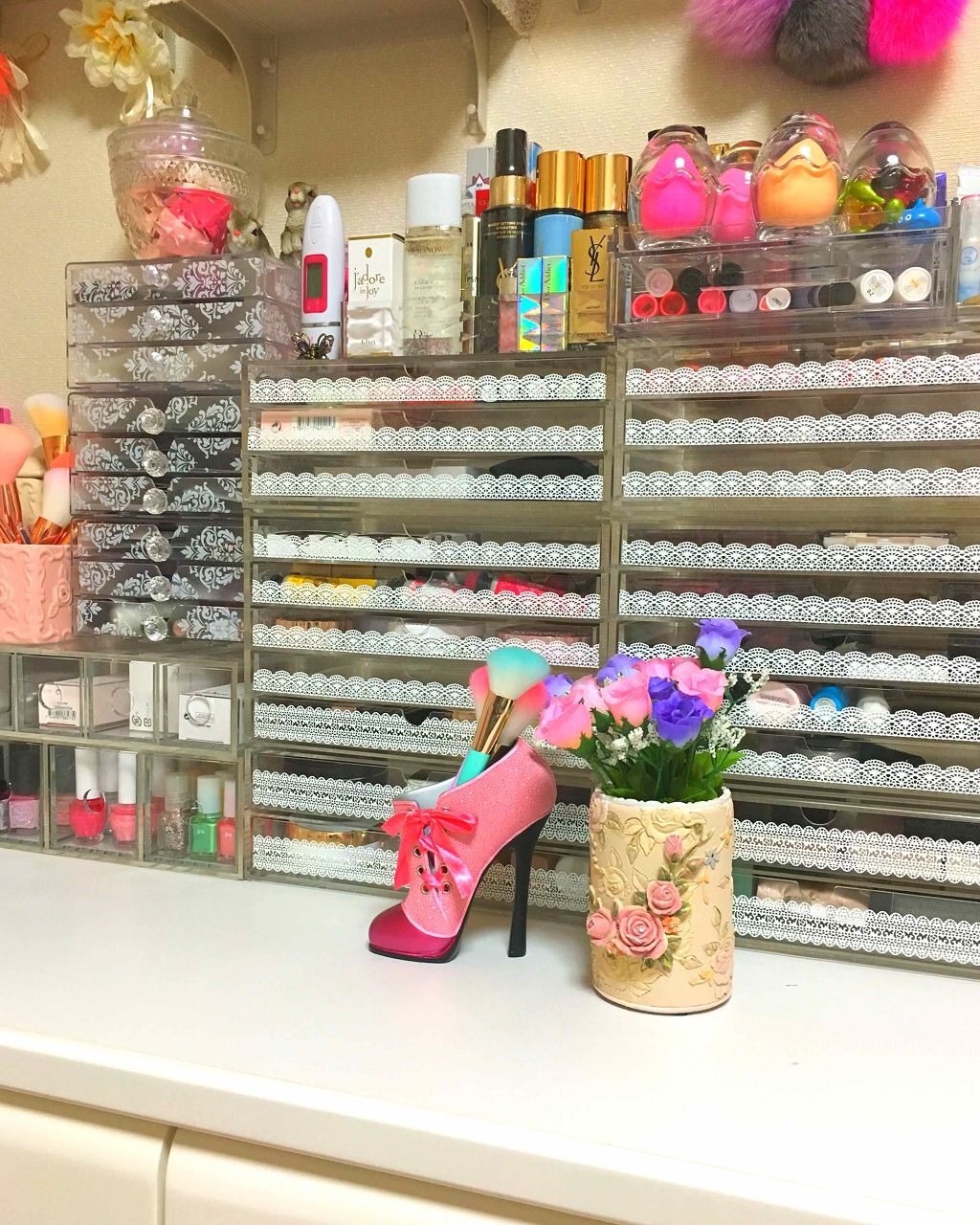 ひろろん on LIPS 「こちらは、私の最近のコスメ収納です😊コスメが増えたので、無印の..」(1枚目)