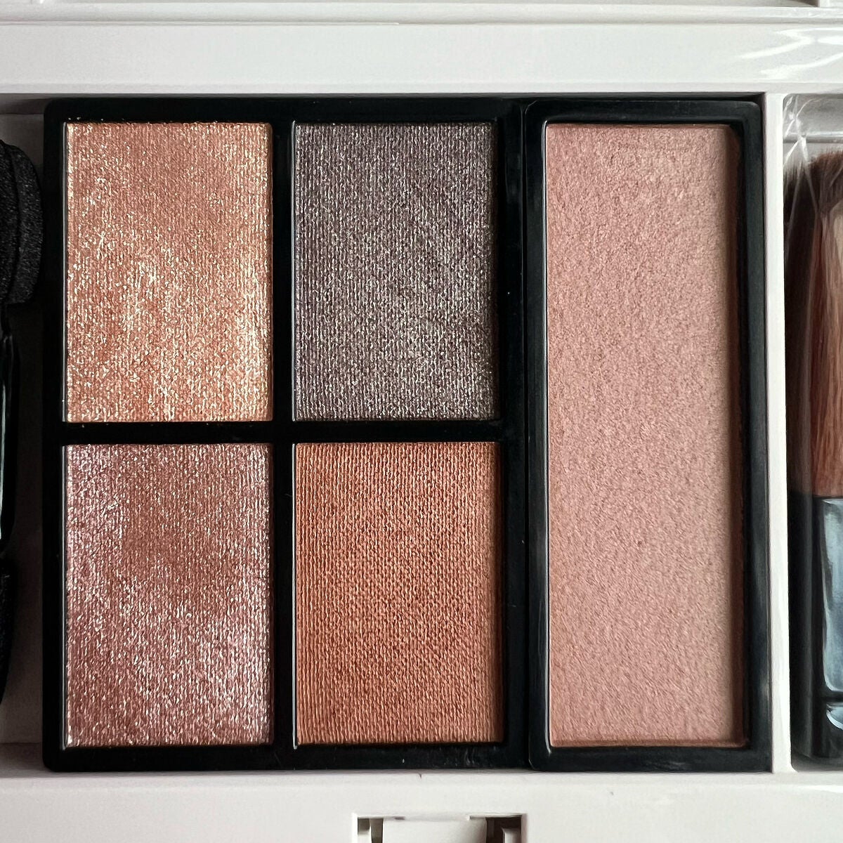 15thアニバーサリーミネラルアイ&チークカラーパレット/エトヴォス/アイシャドウパレットを使ったクチコミ(4枚目)