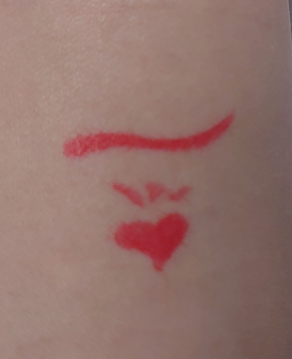 Visée カラーインパクト リキッドライナーのクチコミ「#ヴィセ #カラーインパクトリキッドライナー ピンクを購入。
#スウォッチ

めっちゃピンク….....」（3枚目）