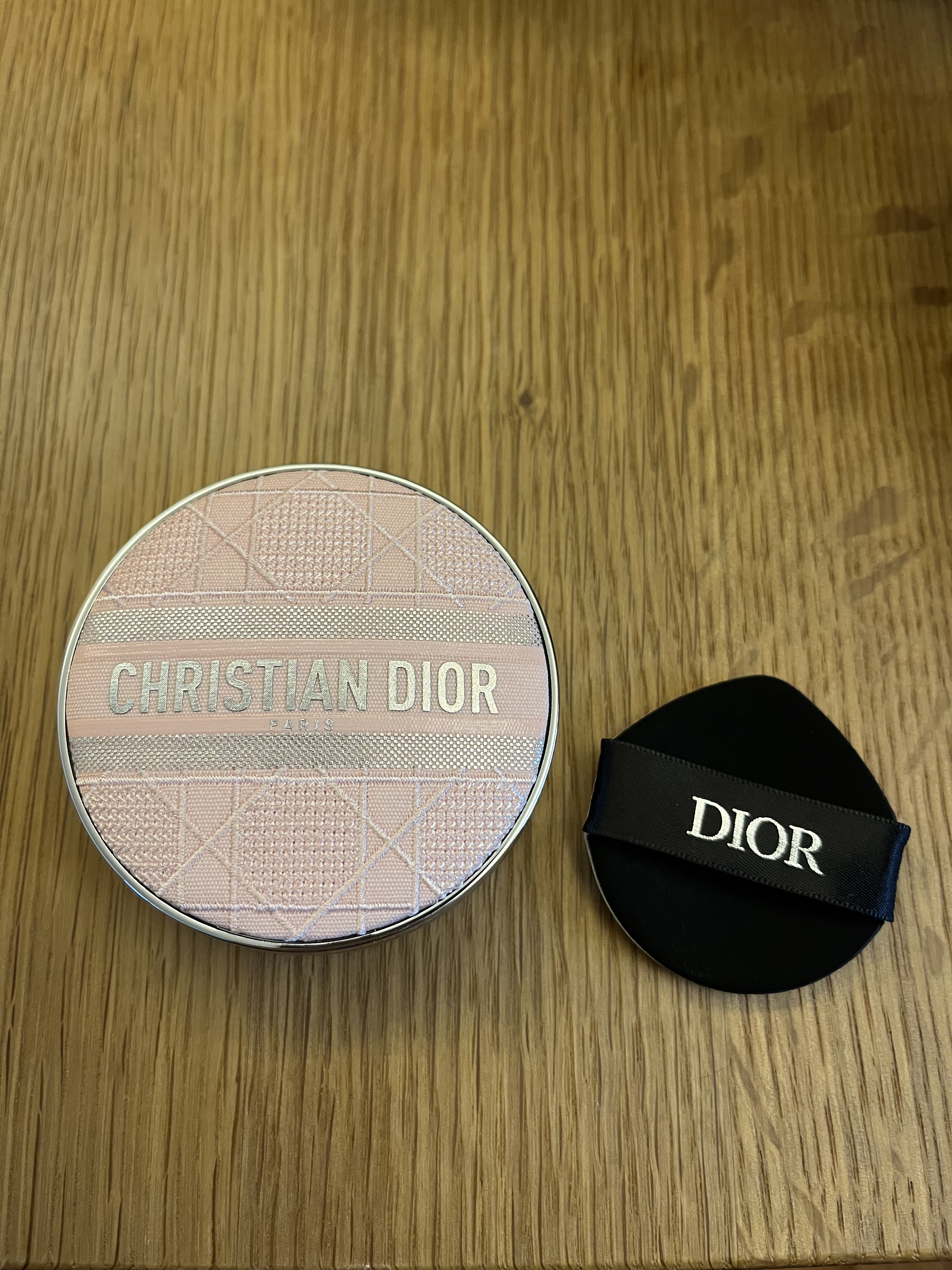 ディオールスキン フォーエヴァー クッション ケース（数量限定品） ピンク エンブロイダード カナ―ジュ ケース/Dior/その他化粧小物を使ったクチコミ（1枚目）