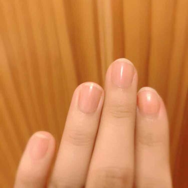 私が1番気に入っているネイル紹介です！💅

これは、セリアで購入したものです♪
一枚目はフィルター有り、二枚目はiPhoneの普通のカメラです。（若干色がはげててごめんなさい🙏）
私はトップコート無しの