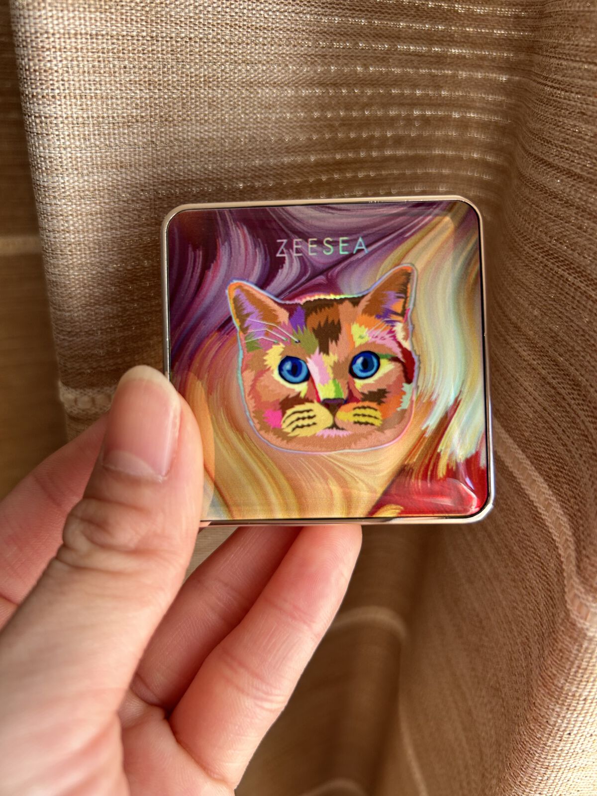 お久しぶりの投稿になります😳
今年度から社会人になりまして、忙しい日々を送っており、中々投稿出来ませんでした(^_^;)
ほんの少しだけ余裕が出てきたので久しぶりに投稿させて頂きますっ😻

今回は会社で使えるナチュラルカラーなアイシャド