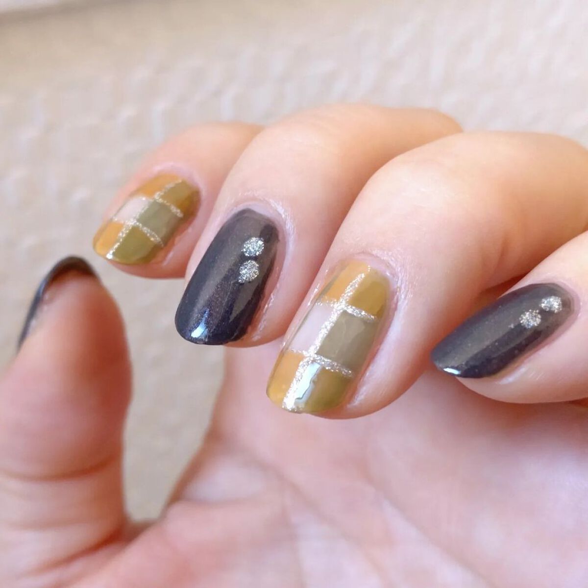 #秋ネイル,#チェックネイル,#秋のチェックネイル,#ブラックネイル,#オフィスネイル,#シンプルネイル,#セルフネイルのネイルデザイン