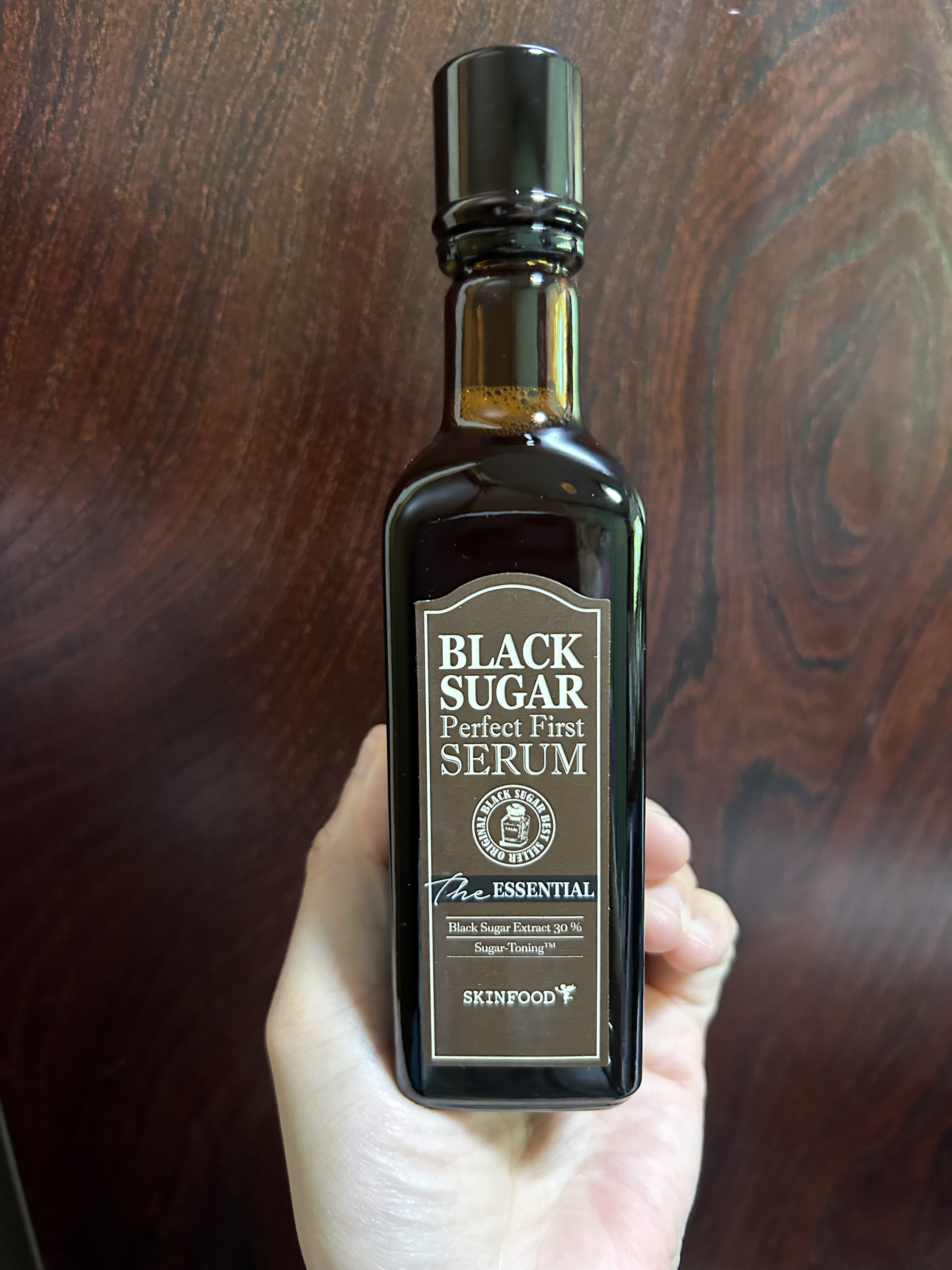 ブラックシュガー パーフェクト ファーストセラム  ザ・エッセンシャル/SKINFOOD/美容液を使ったクチコミ（1枚目）