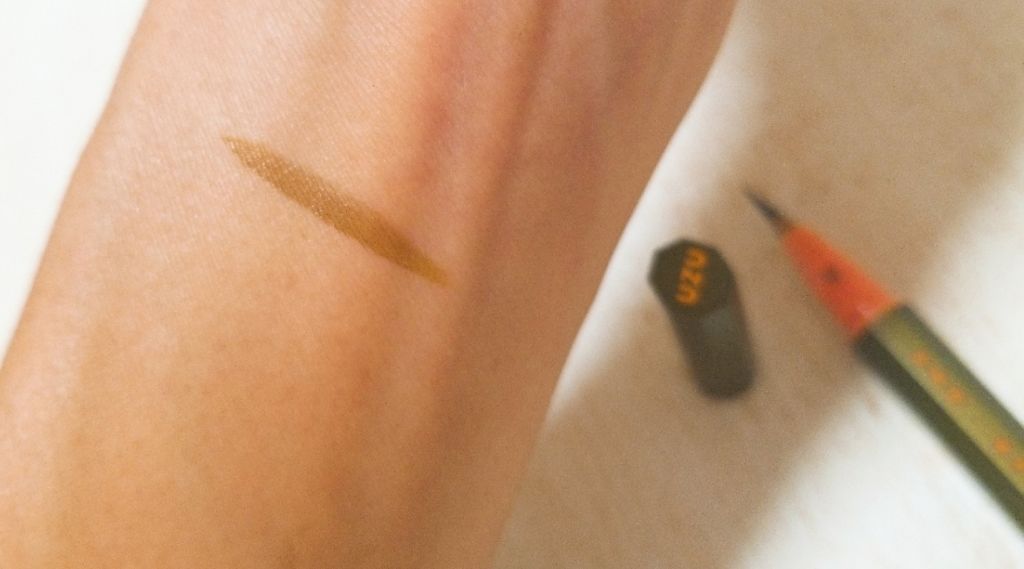 EYE OPENING LINER/UZU BY FLOWFUSHI/リキッドアイライナーを使ったクチコミ(4枚目)