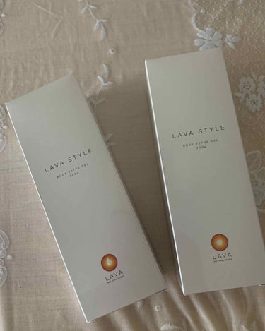 LAVASTYLE
6,360円

ずっと気になってたので買ってみた😊
ホットヨガの後、お風呂の後にポカポカ温感引き締めジェル🙆‍♀️
夏場はクラランスのボディフィットをつかってたけど、最近ちょっと寒く