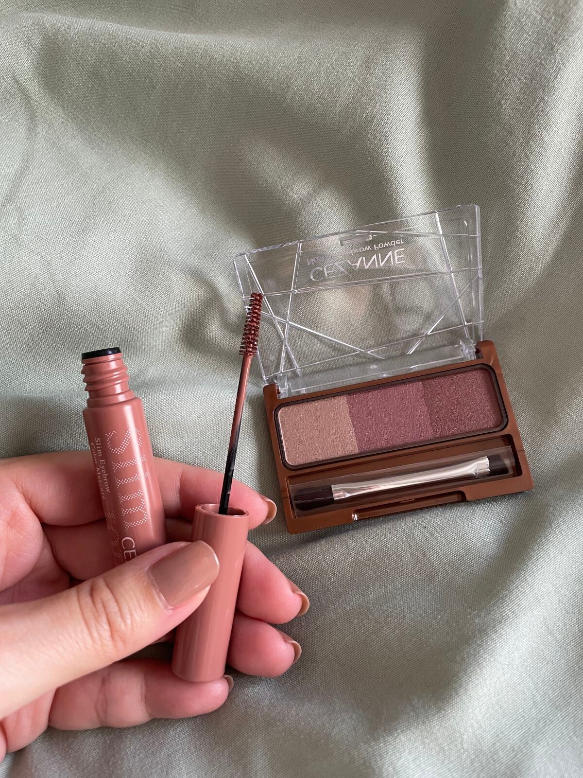 みそみそ on LIPS 「【ハイトーンカラーのこなれ感眉毛メイク】髪色を変えたので眉も変..」(2枚目)