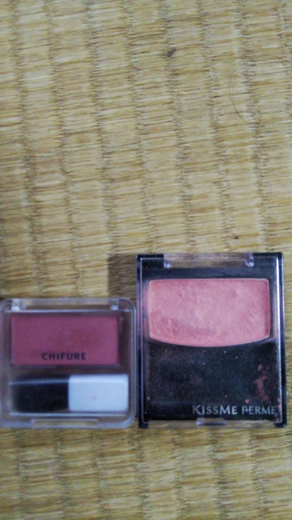 coral_sounds_nvwa on LIPS 「左から、ちふれのチーク。キスミーのチーク。ニベアの色付きリップ..」(1枚目)