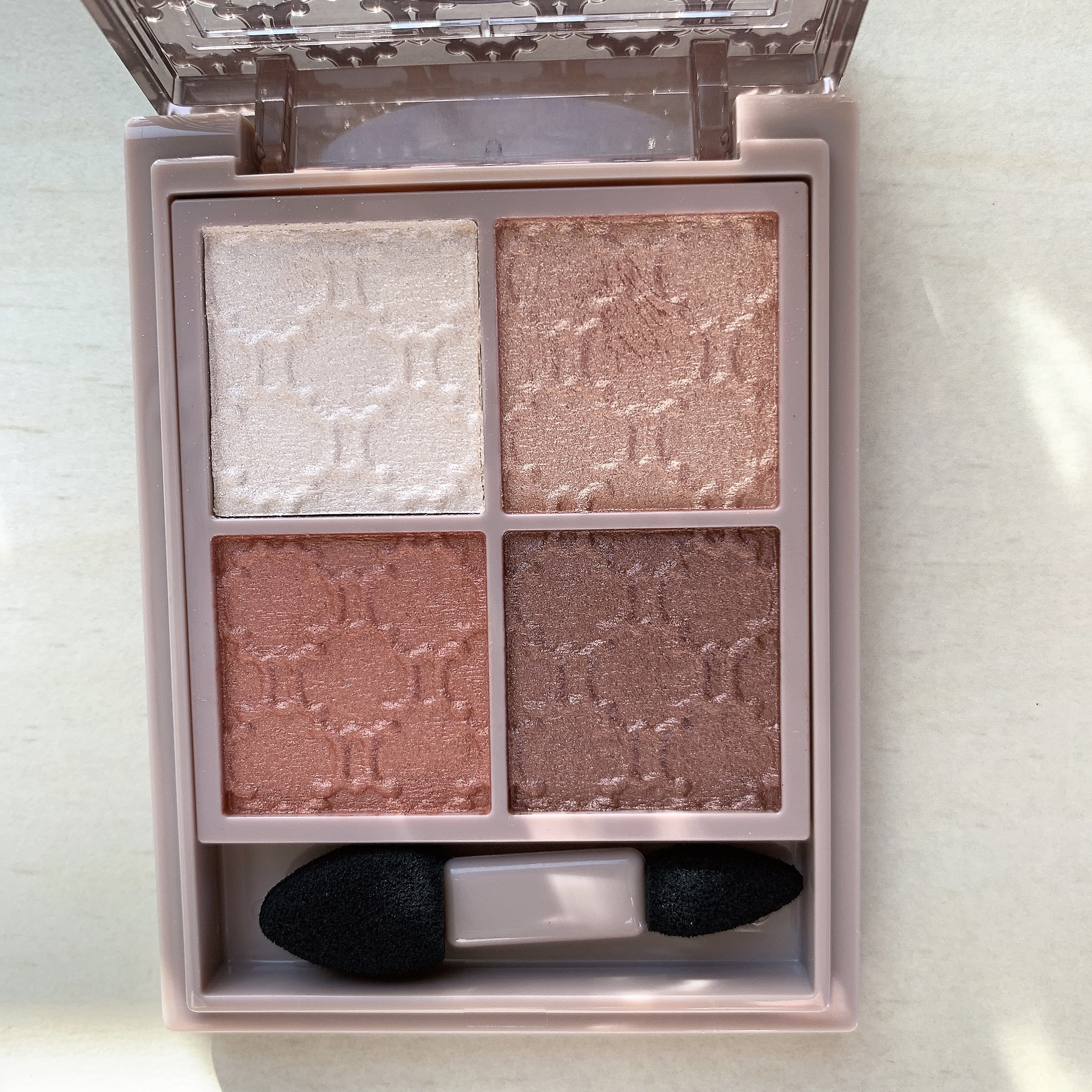 グロッシーリッチ アイズ N/Visée/アイシャドウパレットを使ったクチコミ（2枚目）