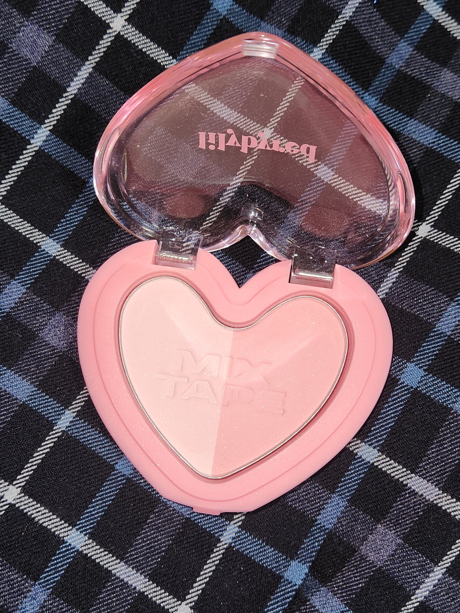 ふんわり儚げな一軍チーク！lilybyred、ラブビームチークデュオ、02ジョイビーム

ピンクのテーマのアイシャドウとチークの、イエベ用。
ブルベ用は前回使って、肌が小麦色の私でも予想以上に儚げな印象で、白みが苦手な私でも使えたので最高で