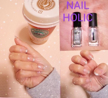 仕事、プライベート共にフレンチネイルが一番好きです🙃
自分でネイルするときは、NAIL HOLICを使用することが多いです🙂
価格もとても安く、筆も細いため塗りやすいです🙂
私が使用したのは、
SV 0