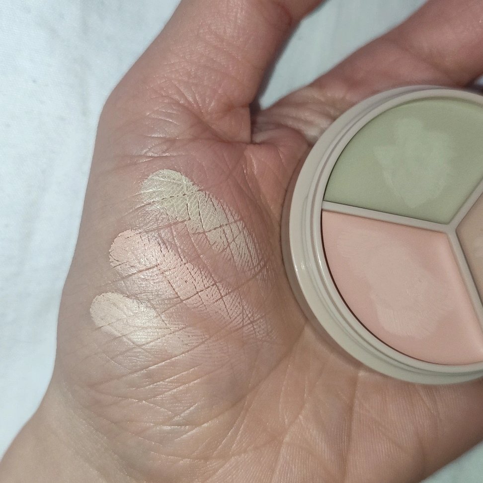 カバーパーフェクション トリプル ポット コンシーラー/the SAEM/パレットコンシーラーを使ったクチコミ（3枚目）