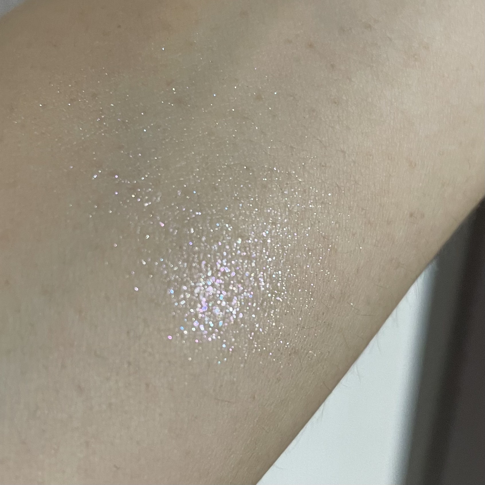 スターダストダイヤモンドハイライトパウダー N08 ネビュラパープル(日本限定色)/PERFECT DIARY/パウダーハイライトを使ったクチコミ（3枚目）