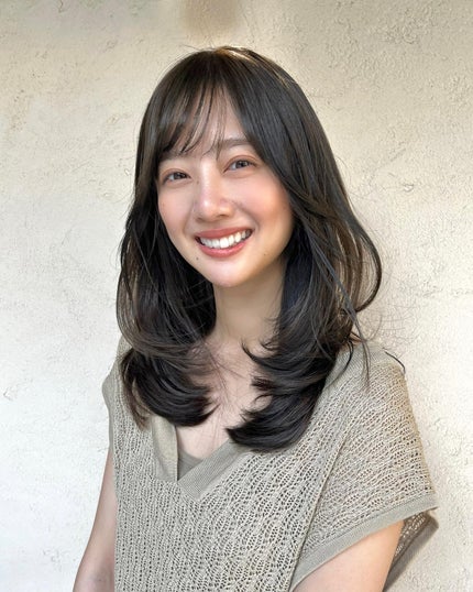 HARUNA on LIPS 「.大人なナチュラルヘア✨.少し🤏低めのレイヤーをワンカールでお..」(4枚目)