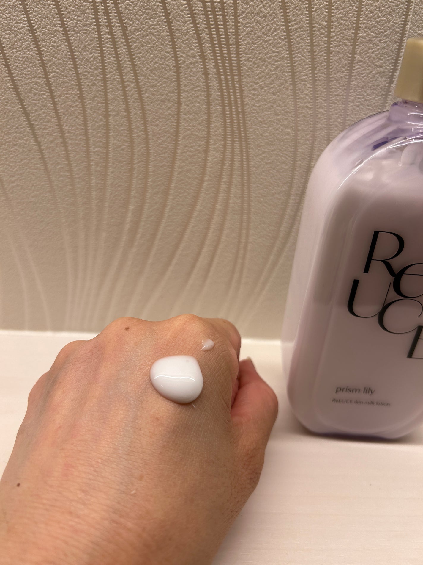 リルーチェスキンミルクローションプリズムリリー/コスメテックスローランド/ボディローションを使ったクチコミ(2枚目)