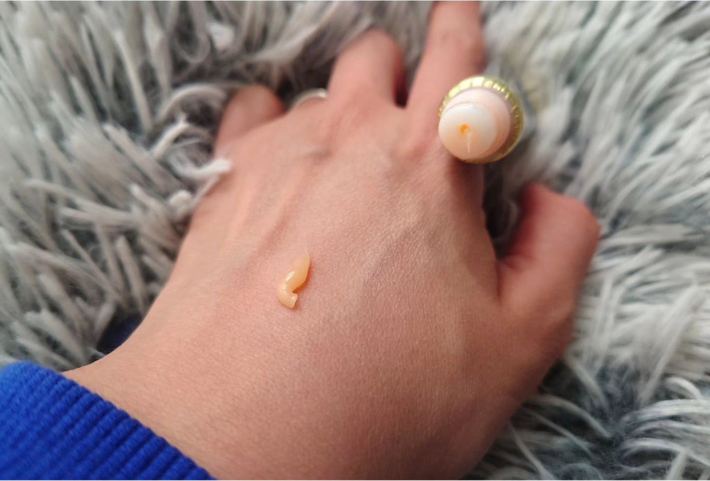 ニベア ロイヤルブルーリップ 濃密美容ケア/ニベア/リップ美容液を使ったクチコミ(3枚目)