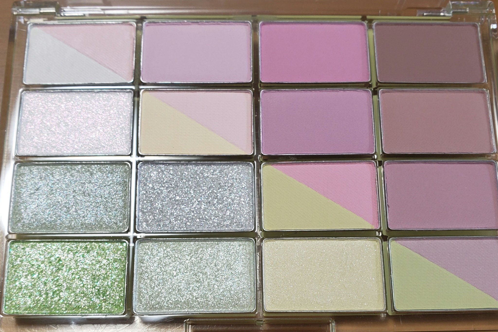 ソフトブラーリングアイパレット/wakemake/アイシャドウパレットを使ったクチコミ（2枚目）